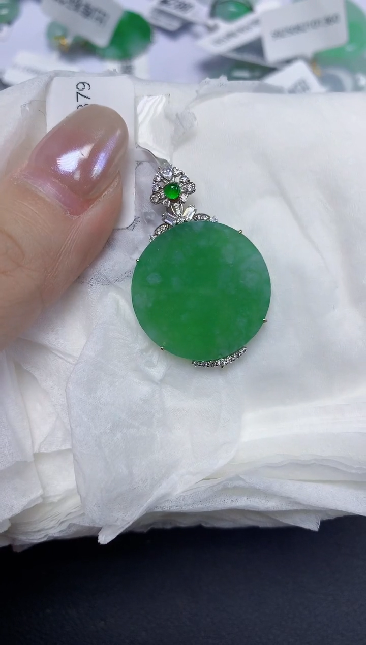 颈饰18K金镶嵌翡翠天然缅甸翡翠A货百元以上9元证书费自理