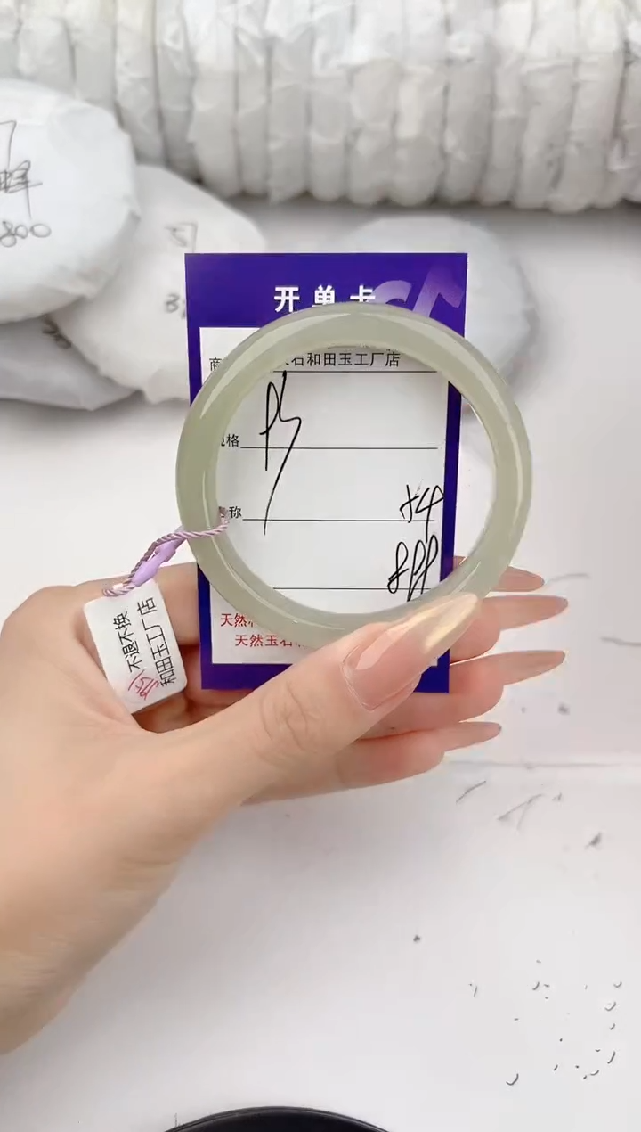 和田玉手镯未镶嵌93颜色微差无瑕疵