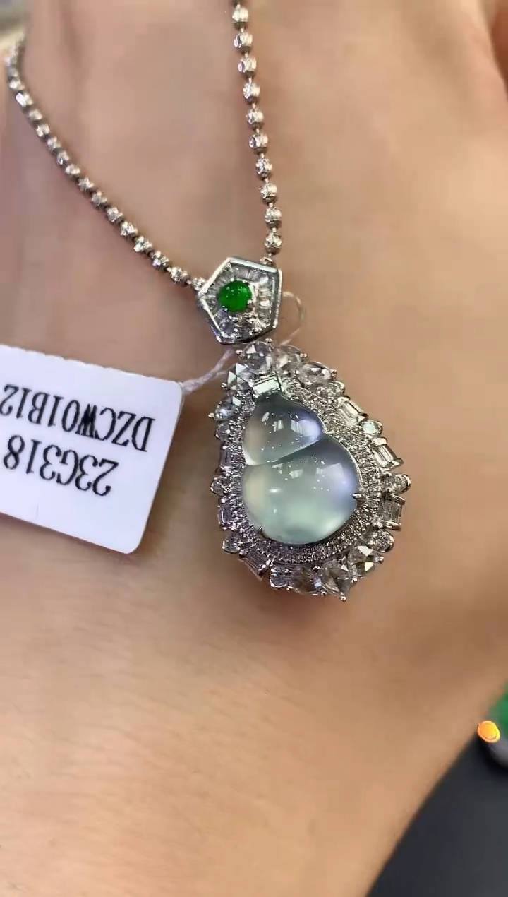 【闪购商品】翡翠吊坠(不含链)18K金镶嵌D41