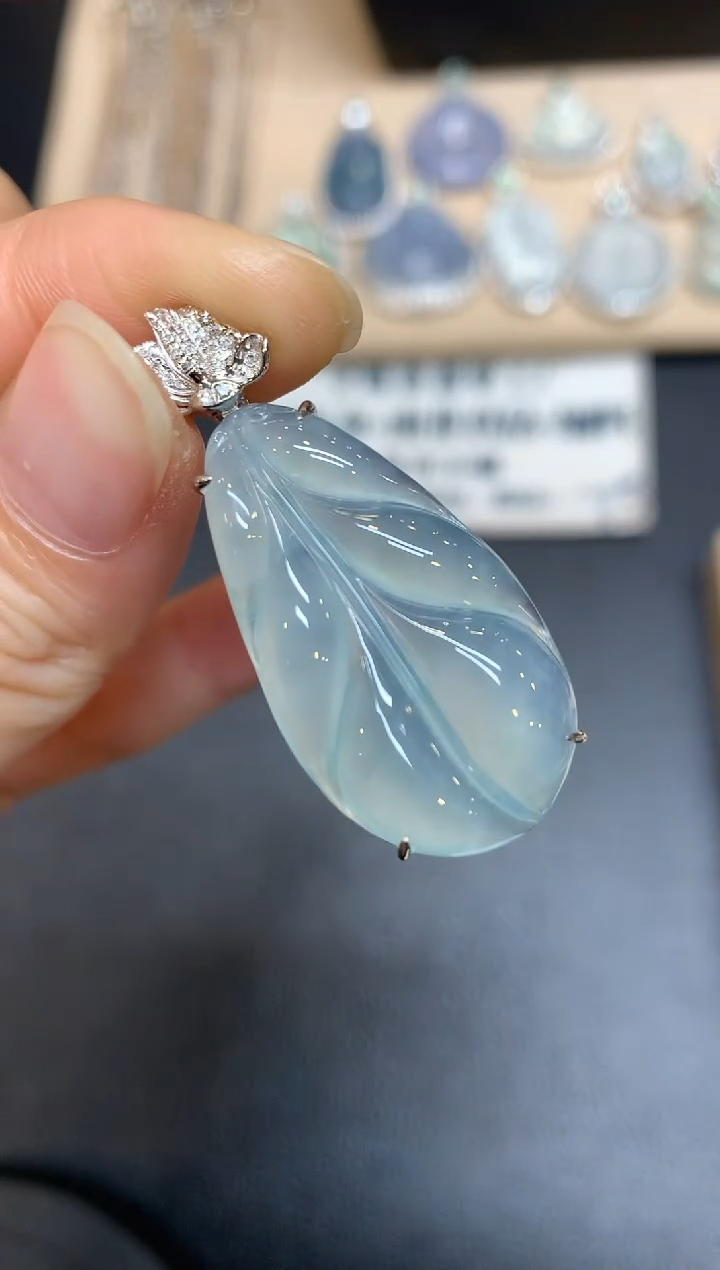 【闪购商品】翡翠吊坠(不含链)18K金镶嵌芭蕉叶【无服务费