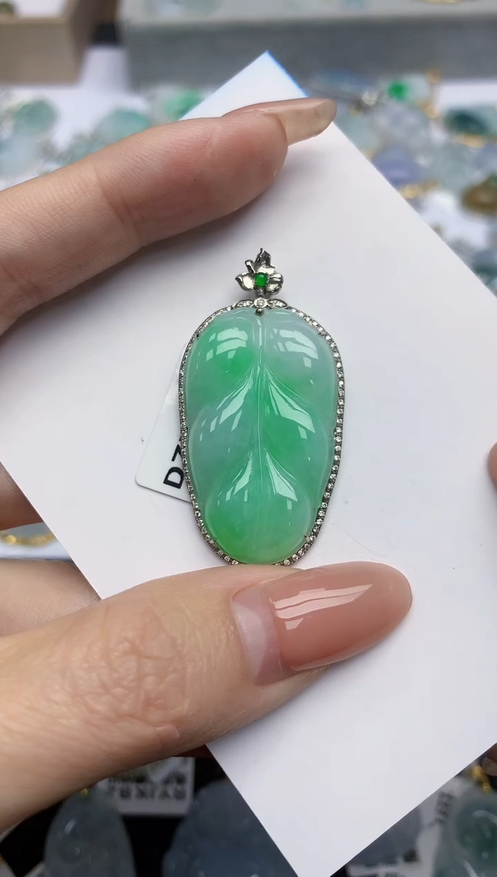 【闪购商品】翡翠挂件18K金镶嵌天然翡翠A货