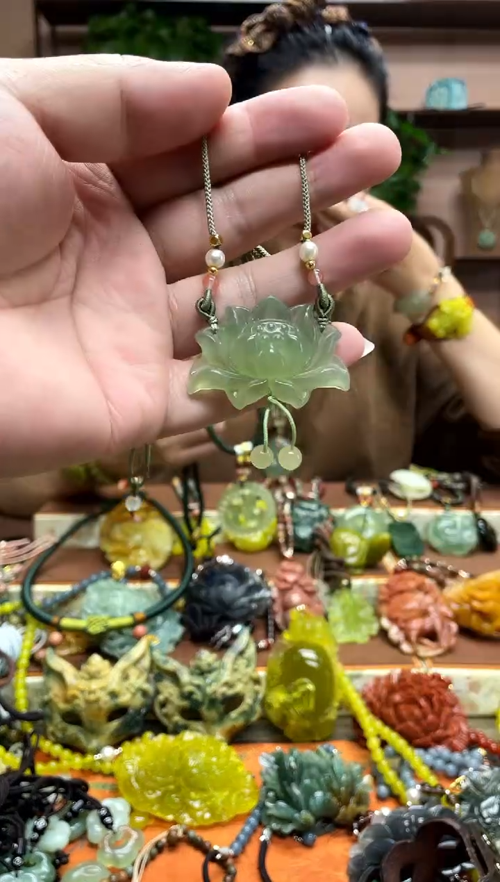 未镶嵌岫玉吊坠·