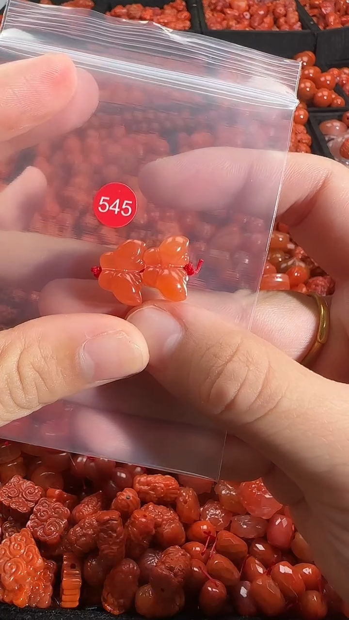 颈饰未镶嵌南红玛瑙1