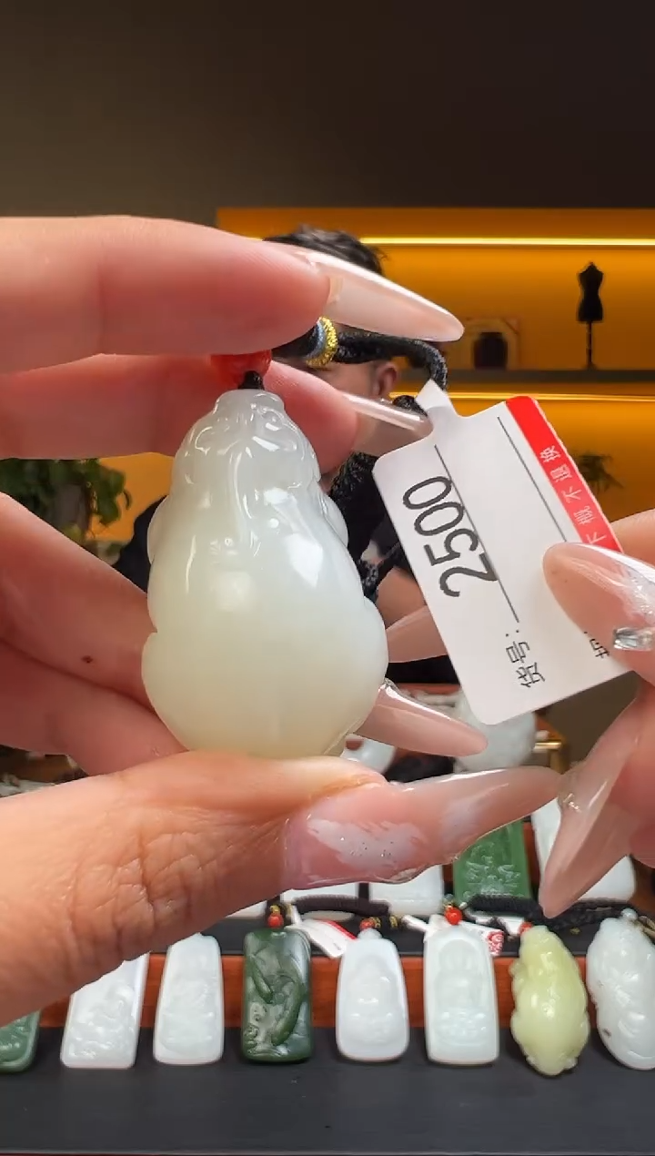 颈饰未镶嵌和田玉1