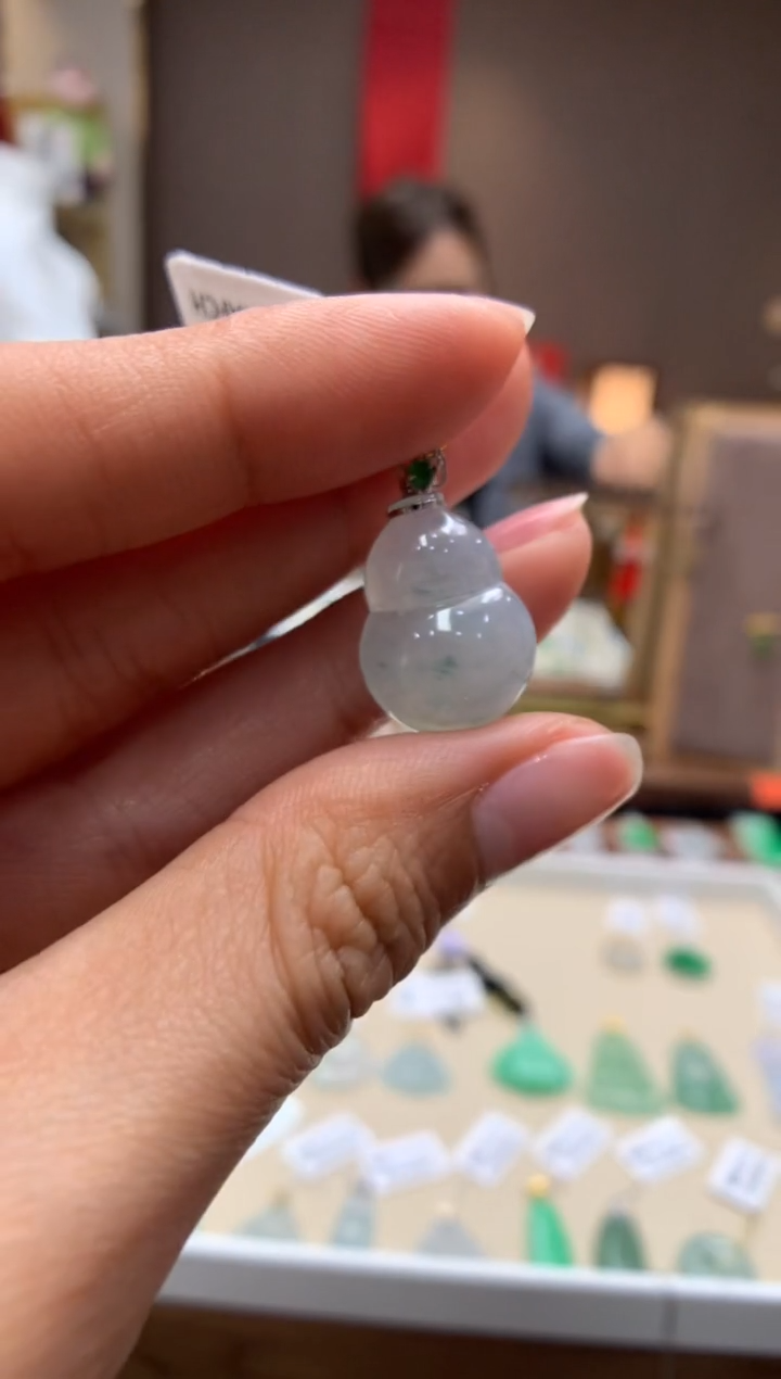 【闪购商品】翡翠颈饰18K金镶嵌葫芦