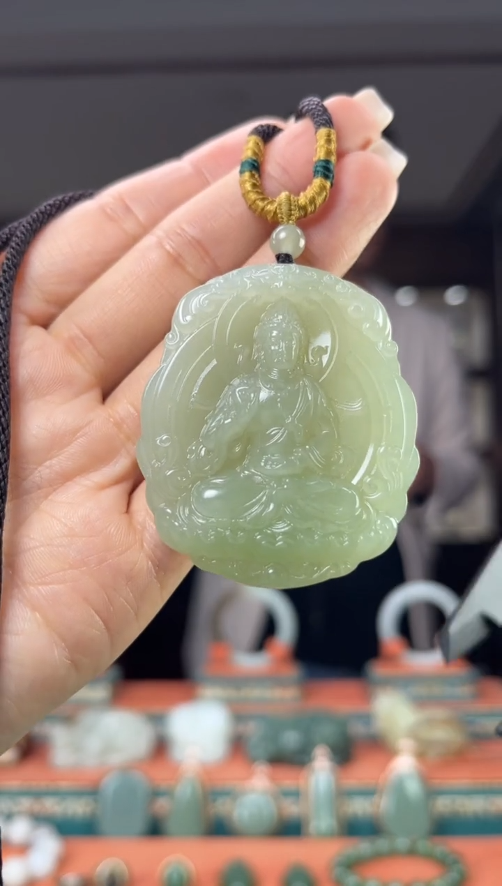 颈饰未镶嵌和田玉佩佩