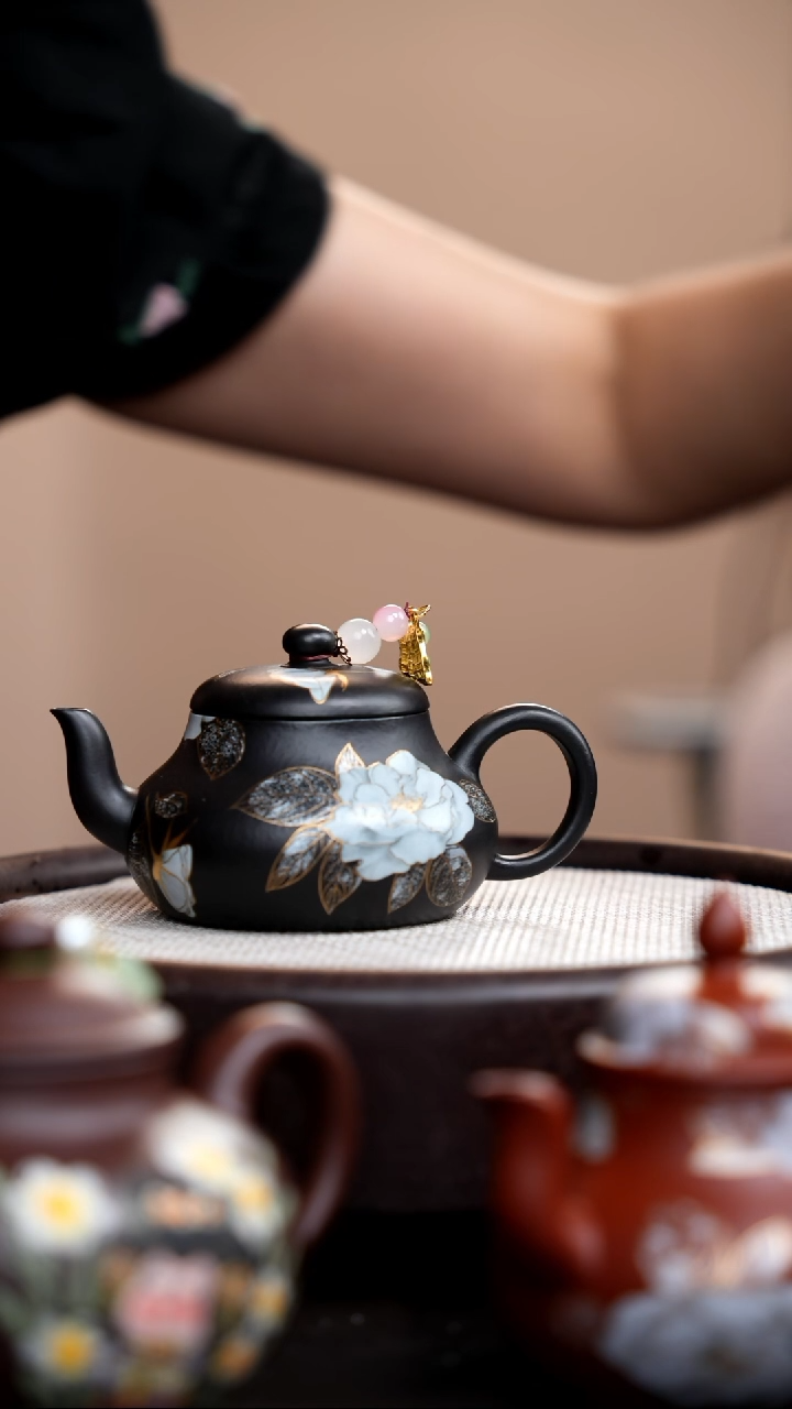 茶壶紫砂捂灰朱泥银牡丹君德