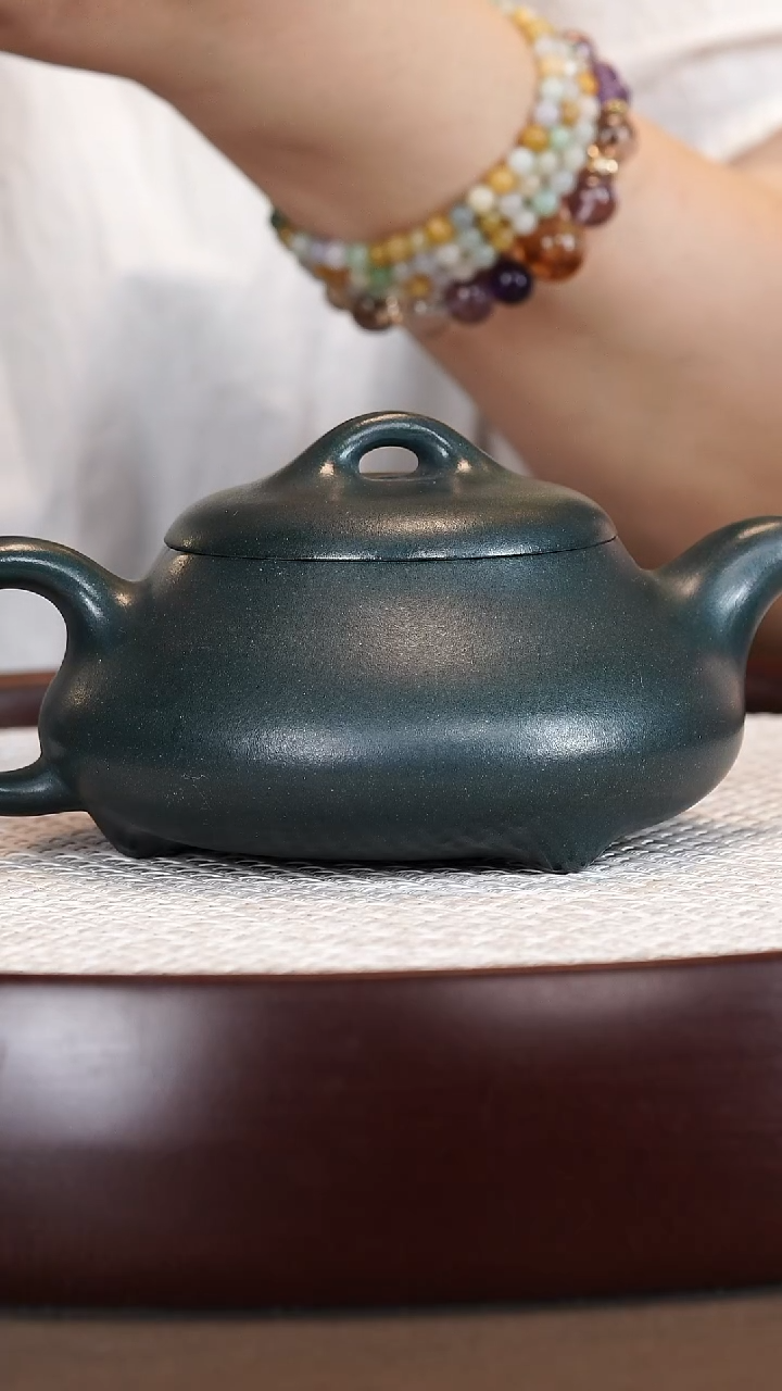 茶壶紫砂徐秀文/绿泥/四世同堂/260cc