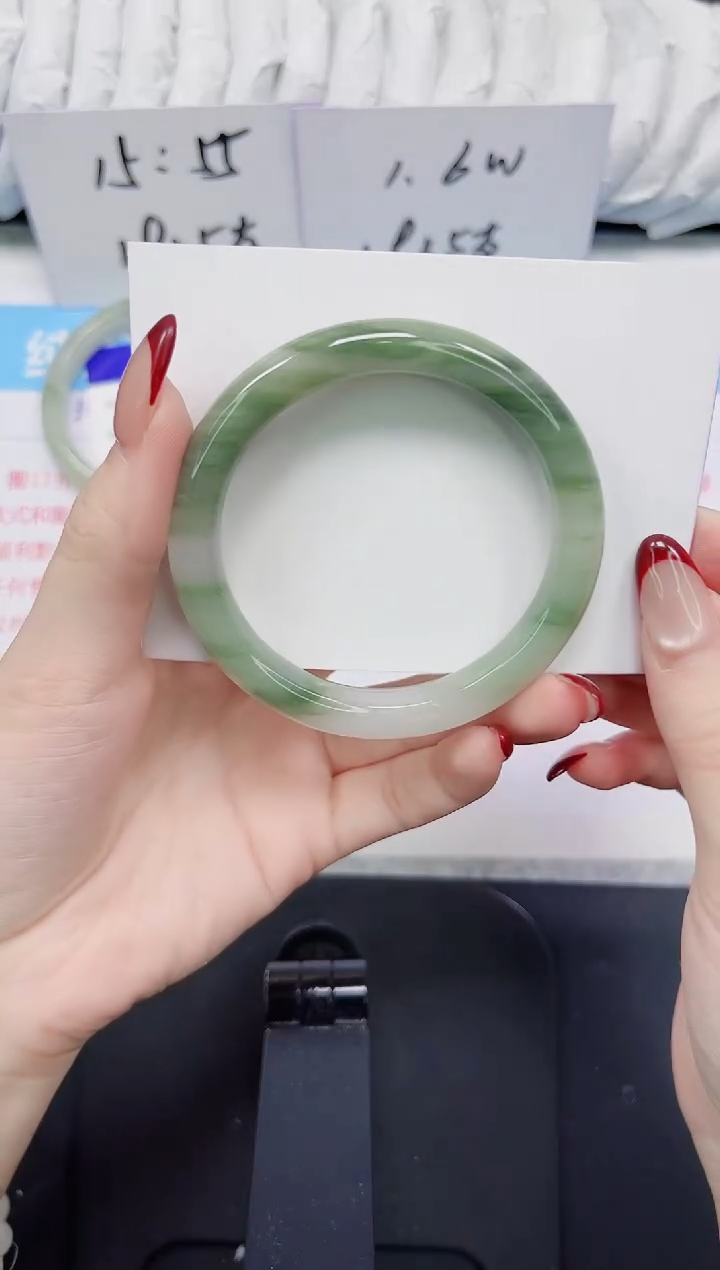 【闪购商品】石英质玉手镯未镶嵌141