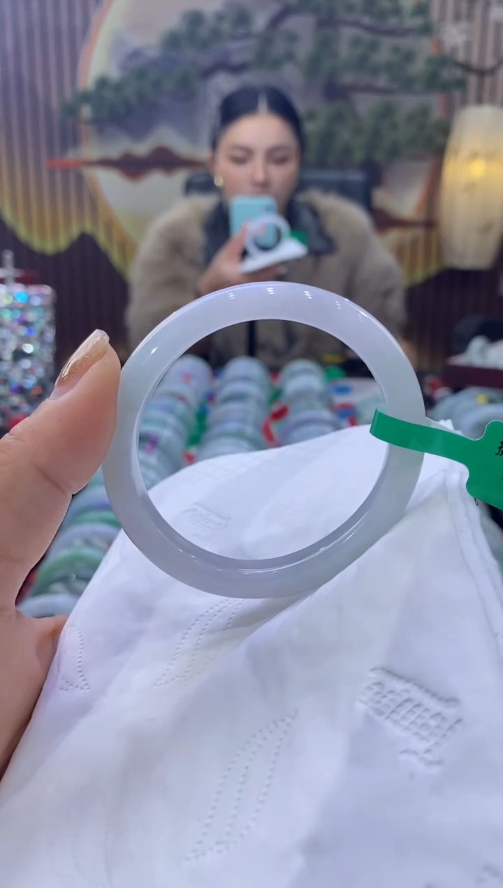 【闪购商品】翡翠手镯未镶嵌多人08283