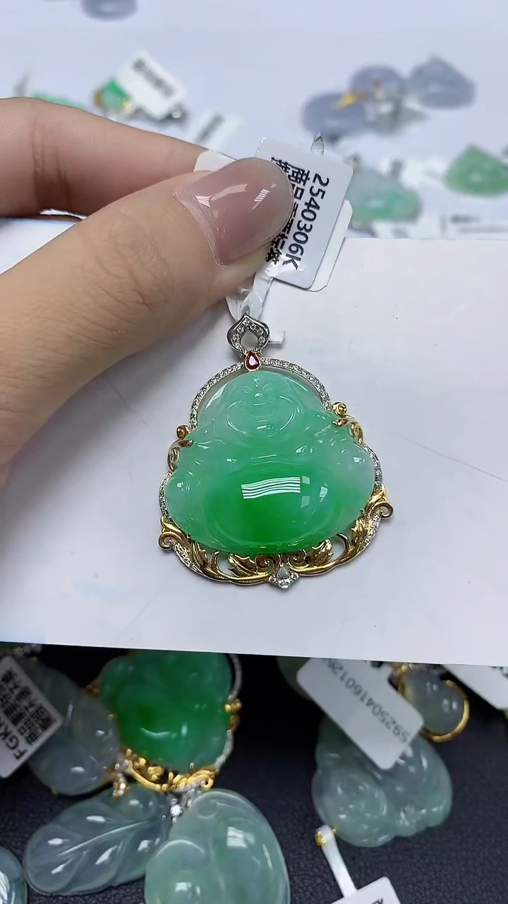 翡翠18K金镶嵌颈饰天然缅甸翡翠A货