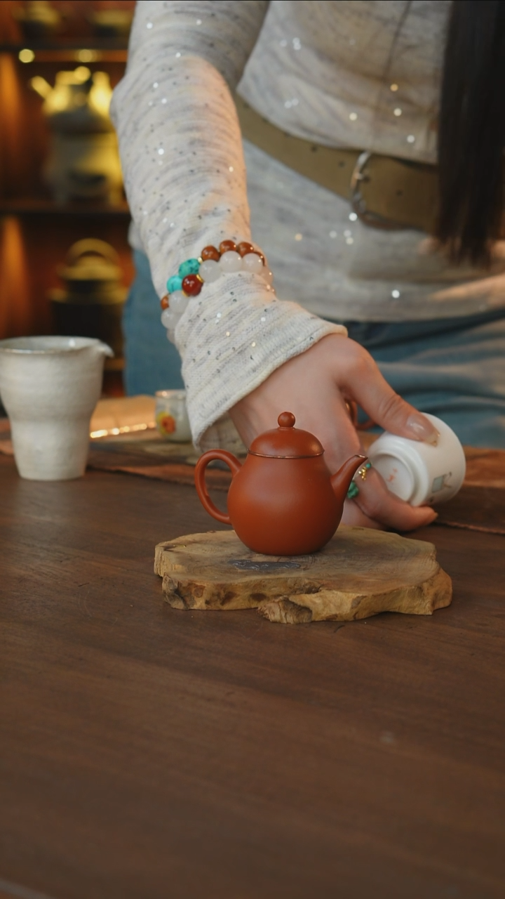 行**疆包铜高梨紫砂壶