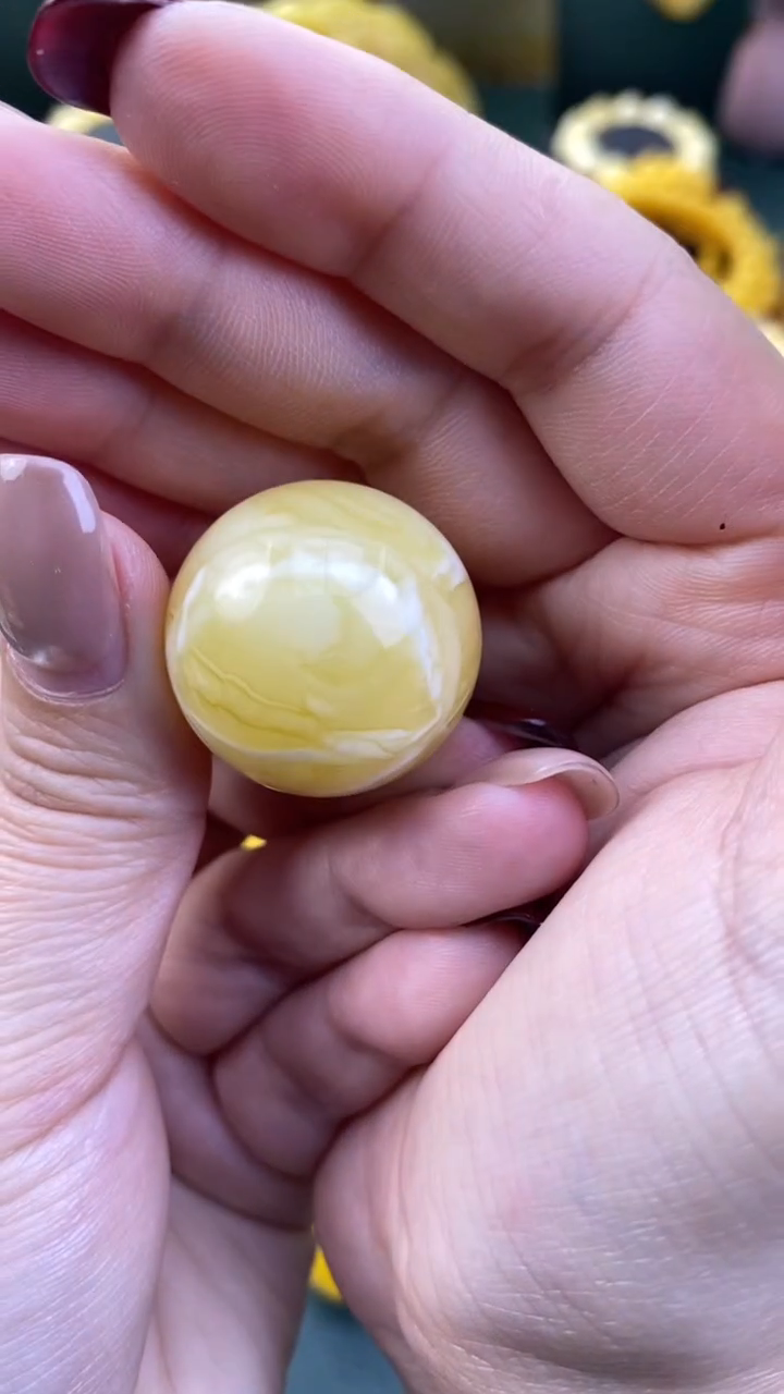 【闪购商品】琥珀裸石未镶嵌月.72/卡26