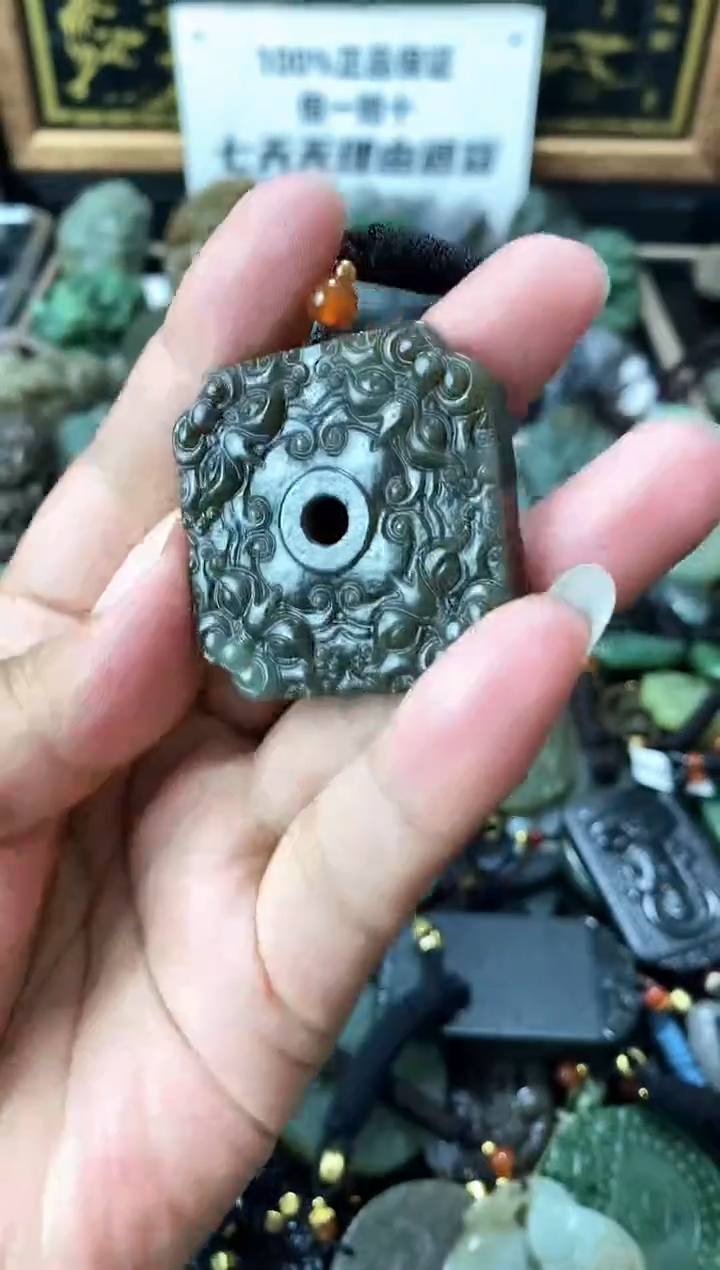 颈饰未镶嵌和田玉1