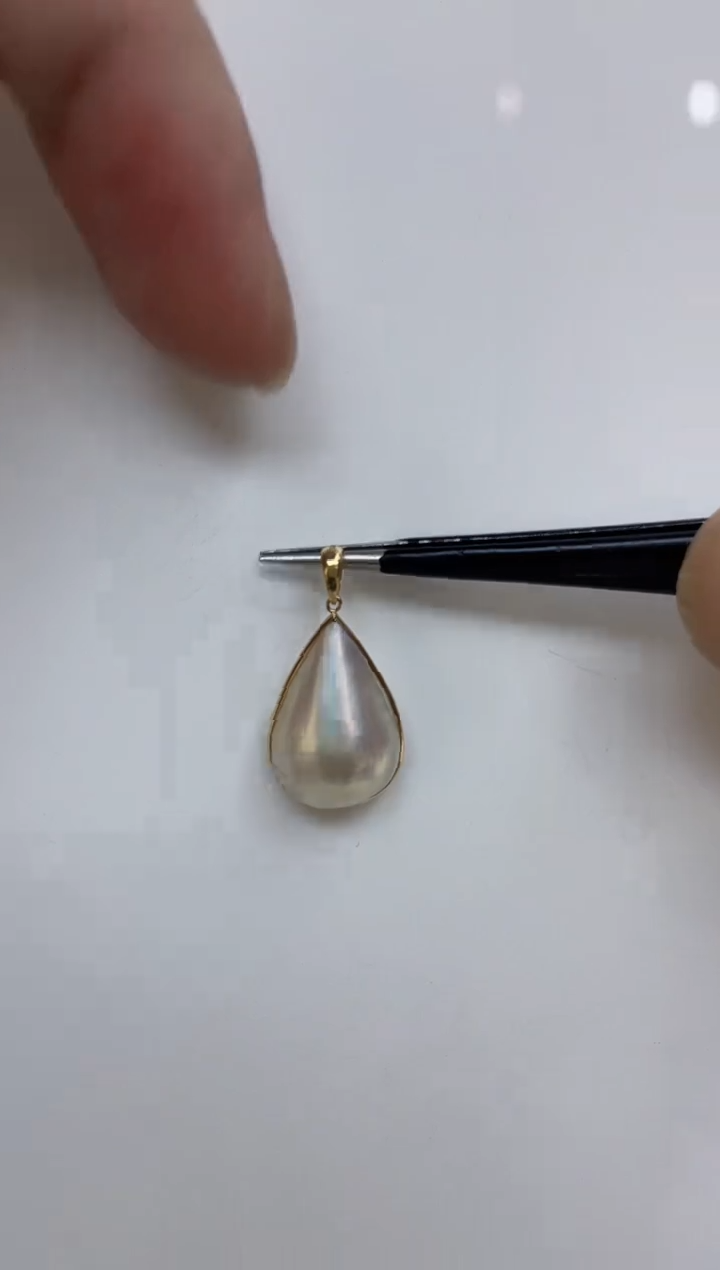 18K金镶嵌拼合珍珠（马贝珠）颈饰