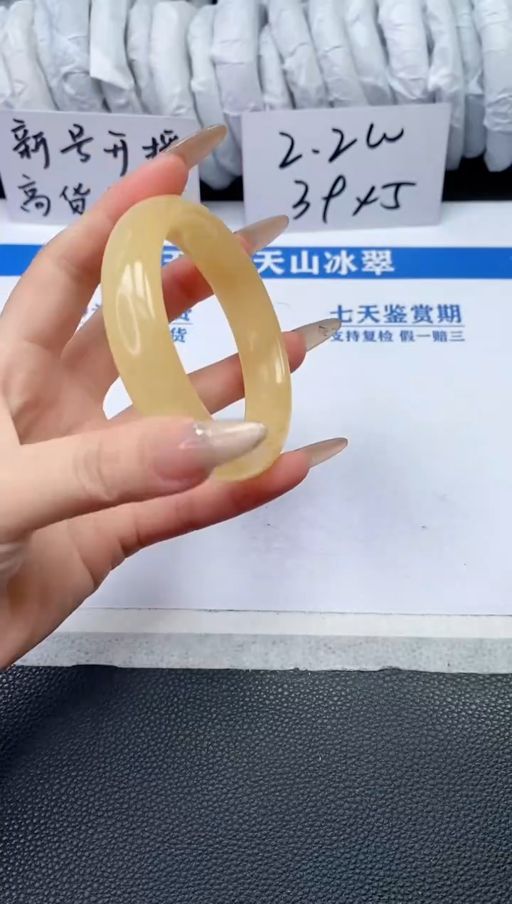 【闪购商品】石英质玉手镯未镶嵌S574
