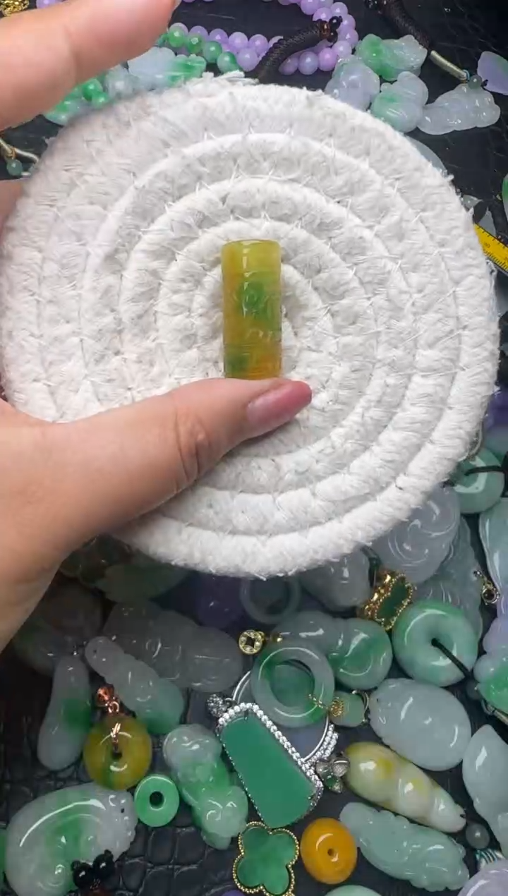 颈饰未镶嵌翡翠缅甸翡翠吊坠