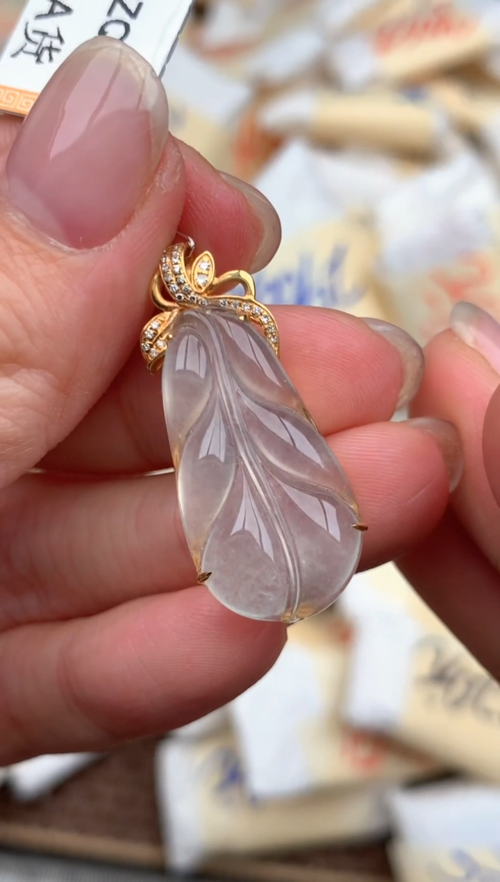 18K金镶嵌挂件翡翠1