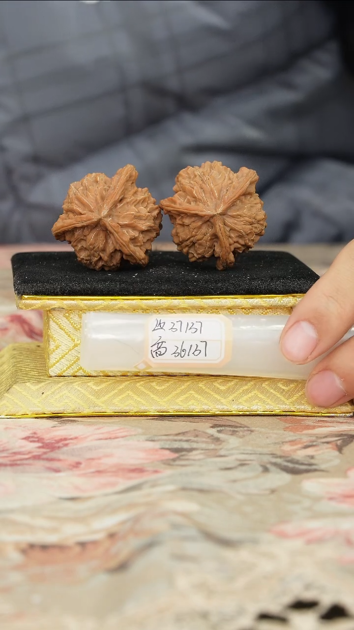 【闪购商品】文玩核桃把件盘山三棱