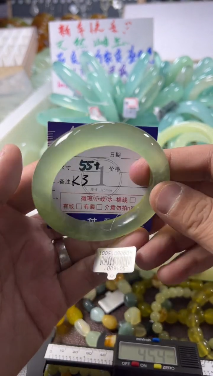 未镶嵌蛇纹石玉手镯1