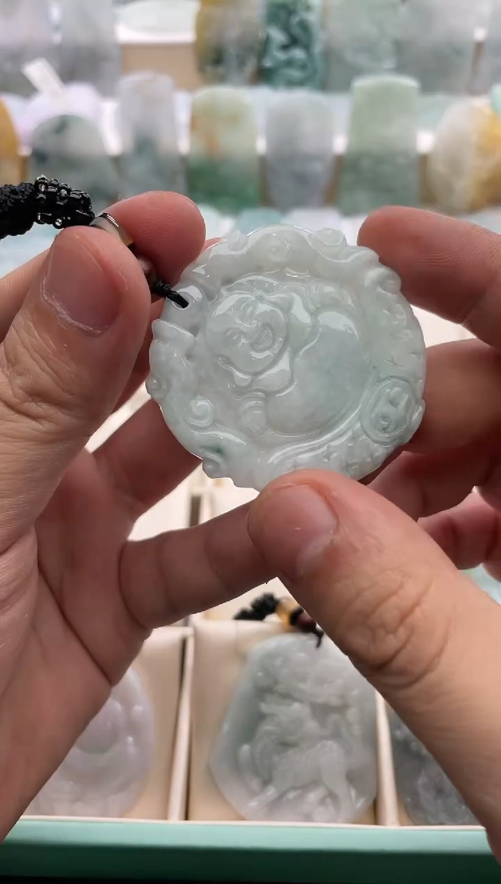 【闪购商品】翡翠颈饰未镶嵌..../2/19/ 185