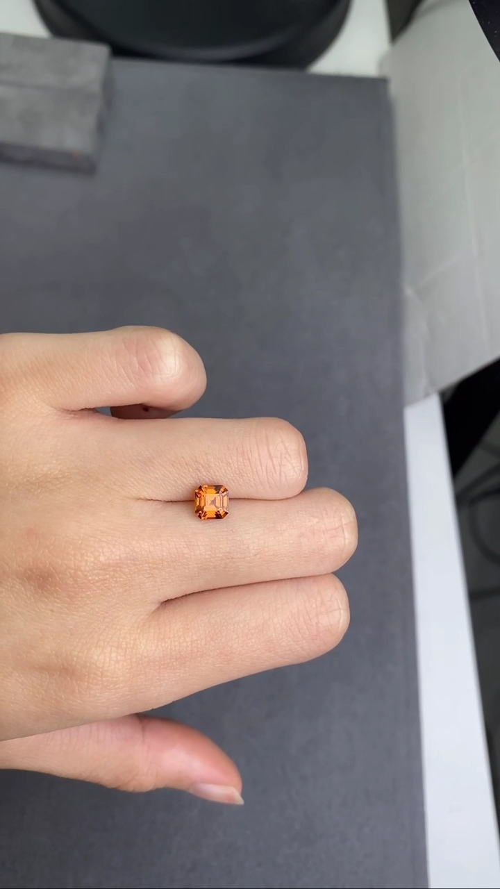 【闪购商品】石榴石（芬达石）0626未镶嵌1CT------