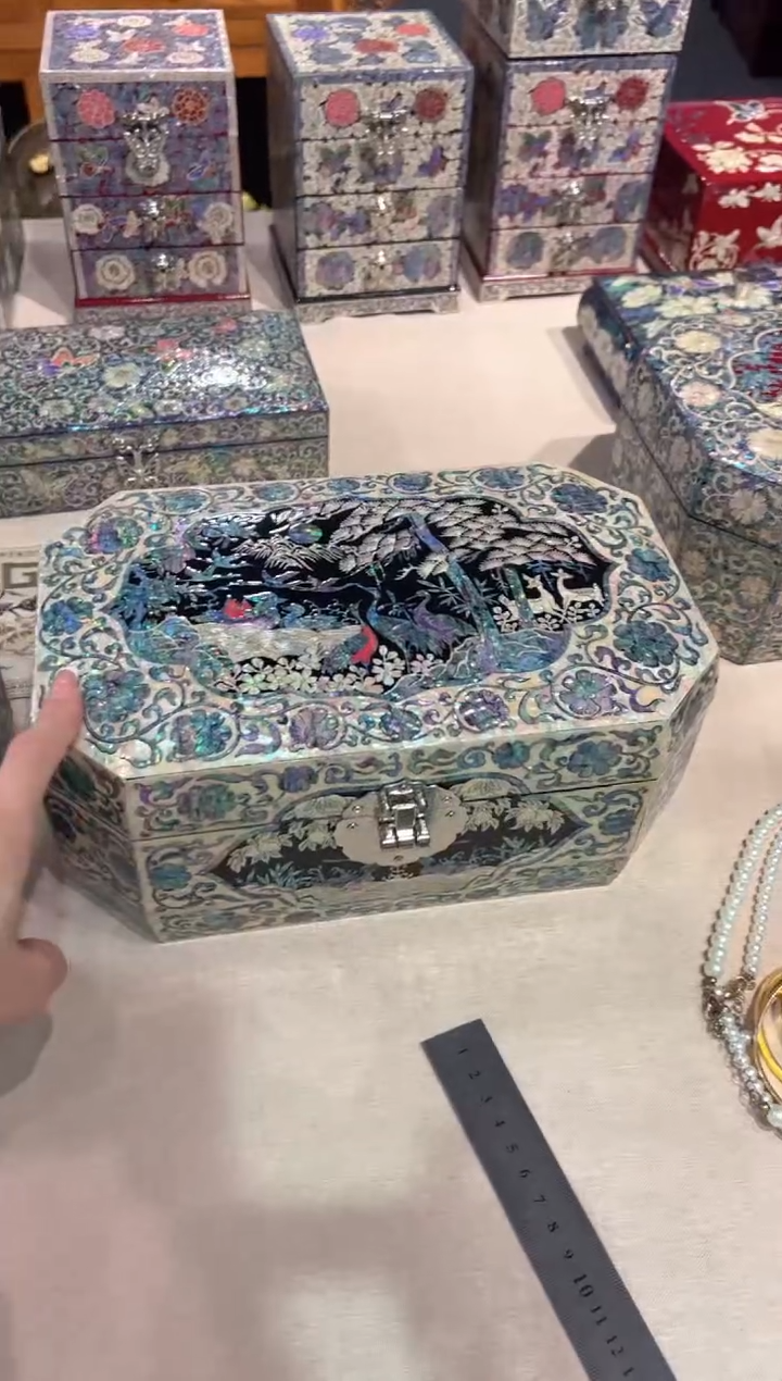 【闪购商品】鱼锁绒布底·弘贝雅螺钿漆器文化馆