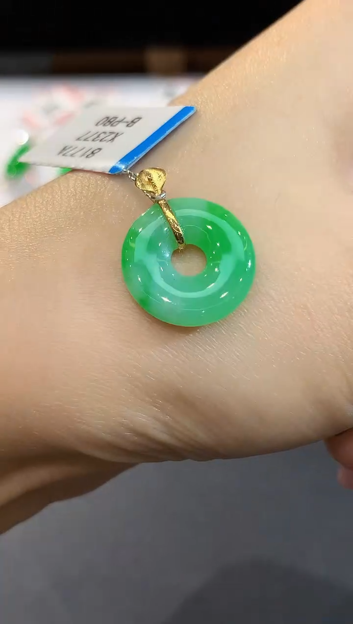 吊坠(不含链)18K金镶嵌翡翠多样性发其一