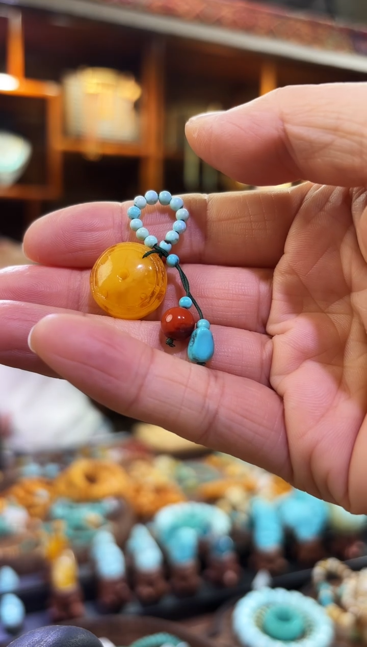 【闪购商品】琥珀裸石未镶嵌滴溜