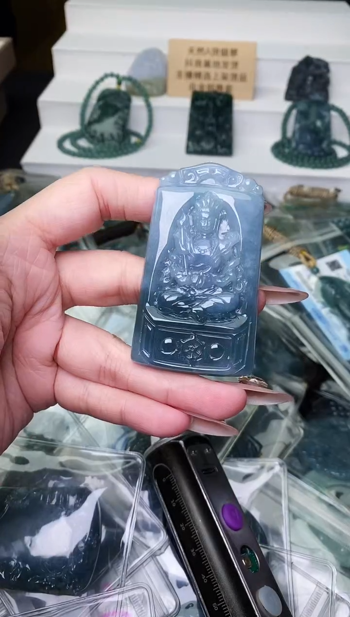 颈饰未镶嵌翡翠 