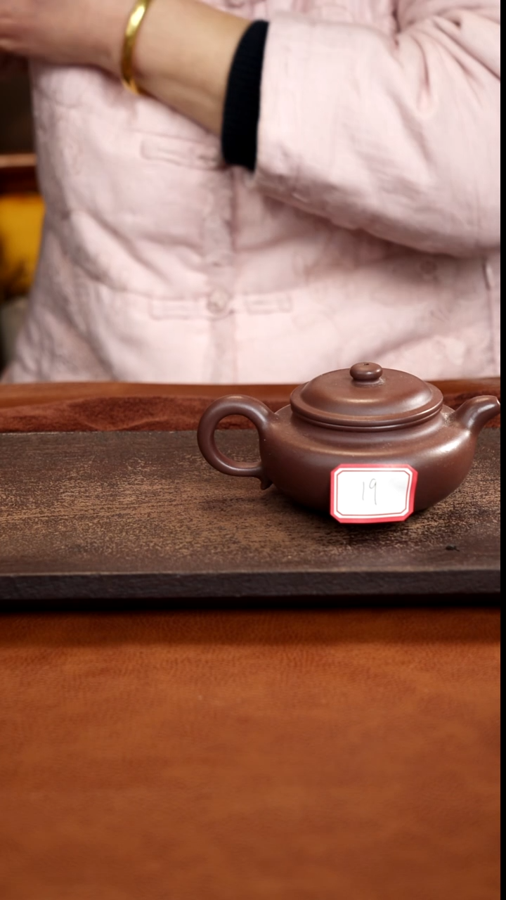 茶壶紫砂L40目紫泥扁腹微瑕