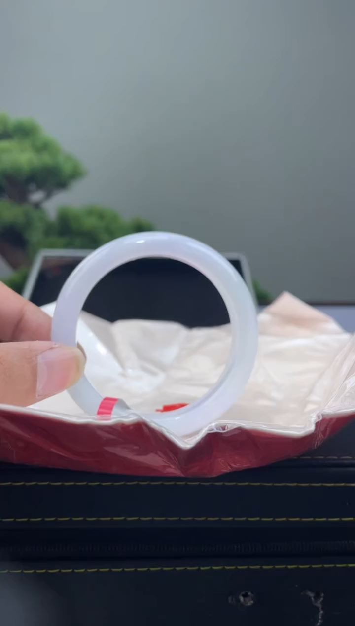 【闪购商品】翡翠手镯未镶嵌9+手镯