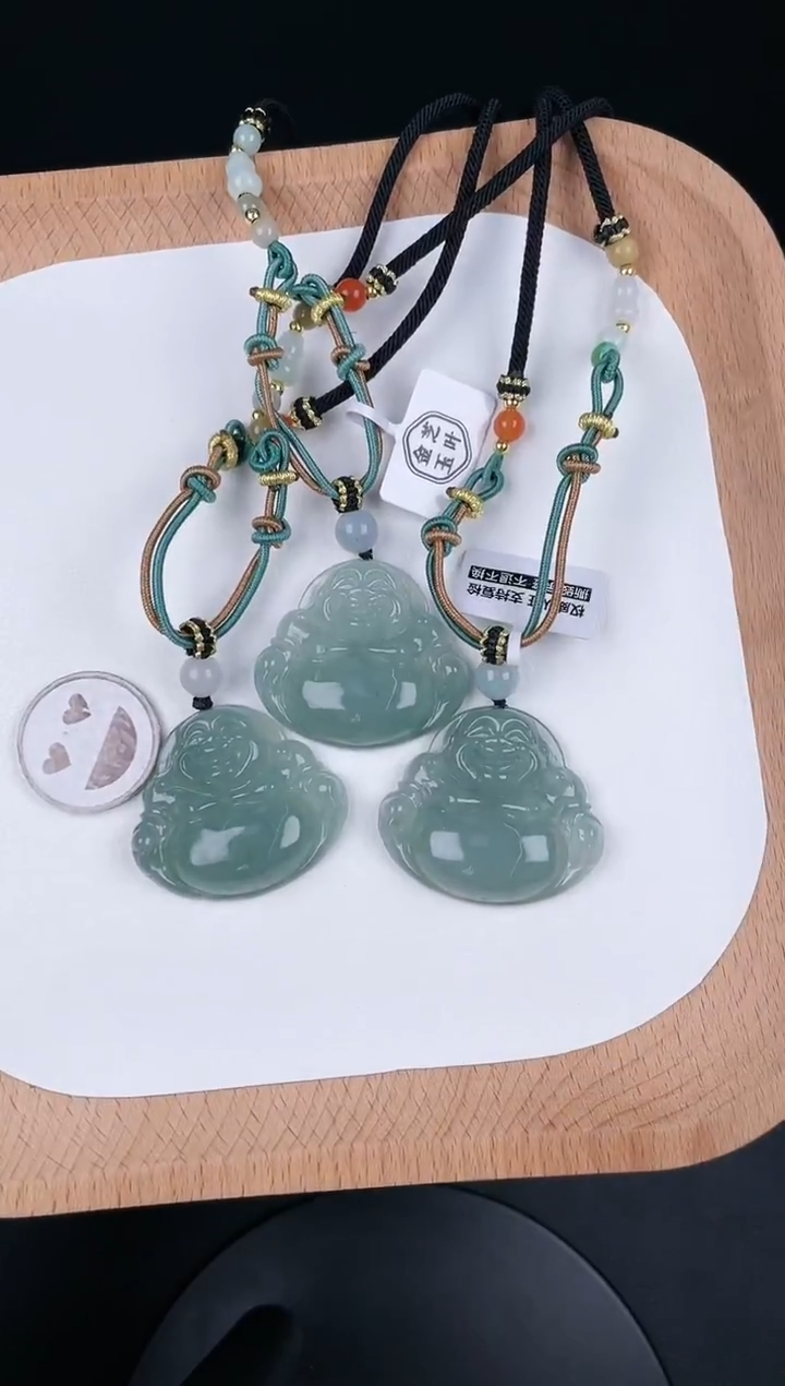 翡翠未镶嵌颈饰LC019翡翠冰绿中佛（多样性发其一）