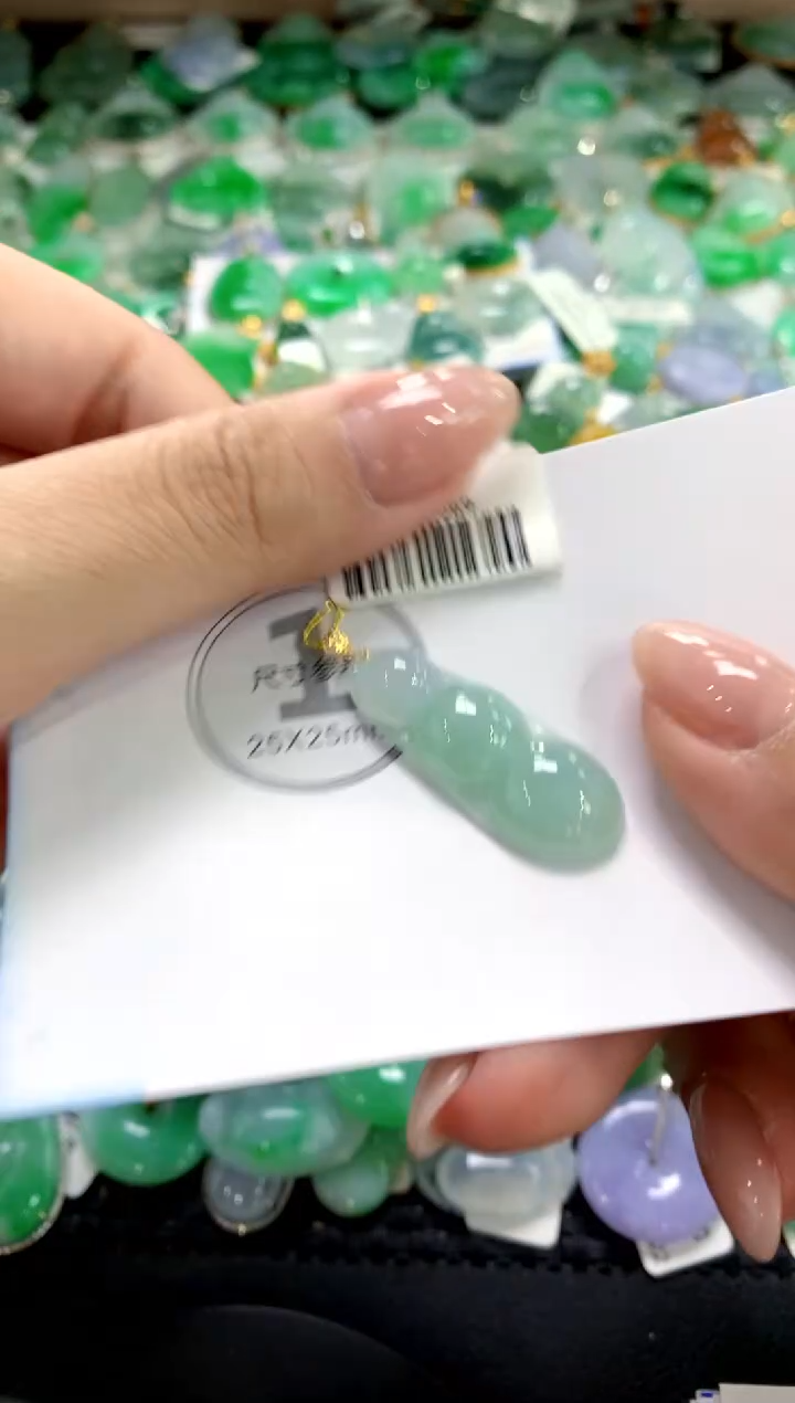 翡翠未镶嵌颈饰1111111111111111