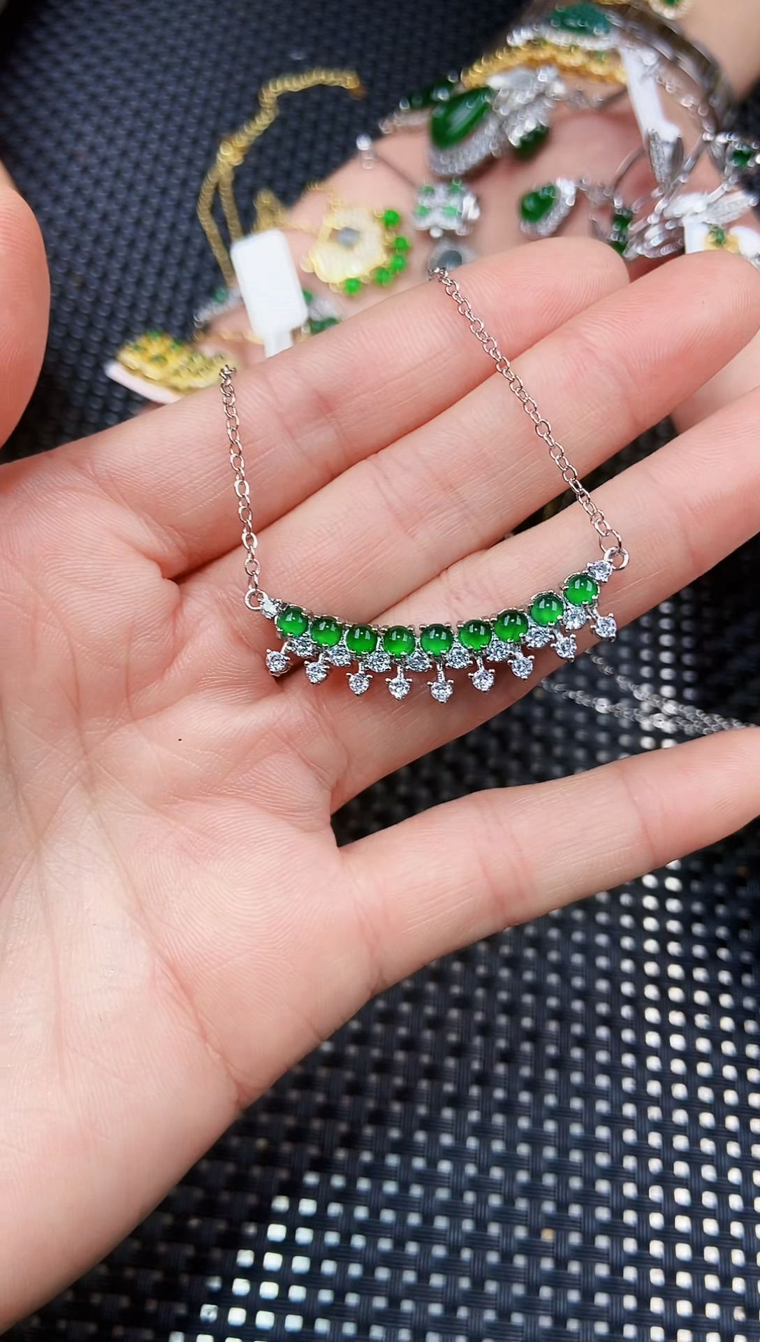 【闪购商品】翡翠颈饰未镶嵌11111111