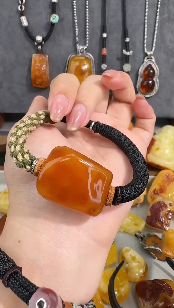 未镶嵌琥珀裸石琥珀