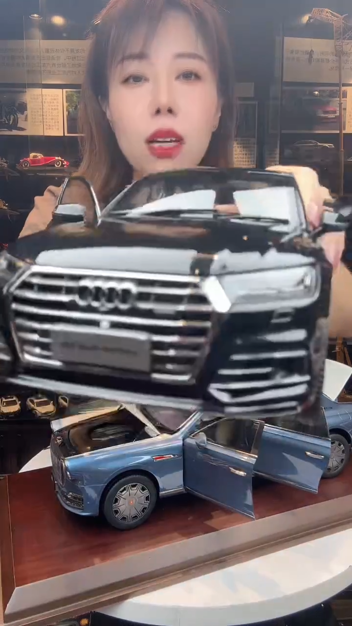 奥迪Q5L黑色汽车模型车机盖有印记汽车模型1:18