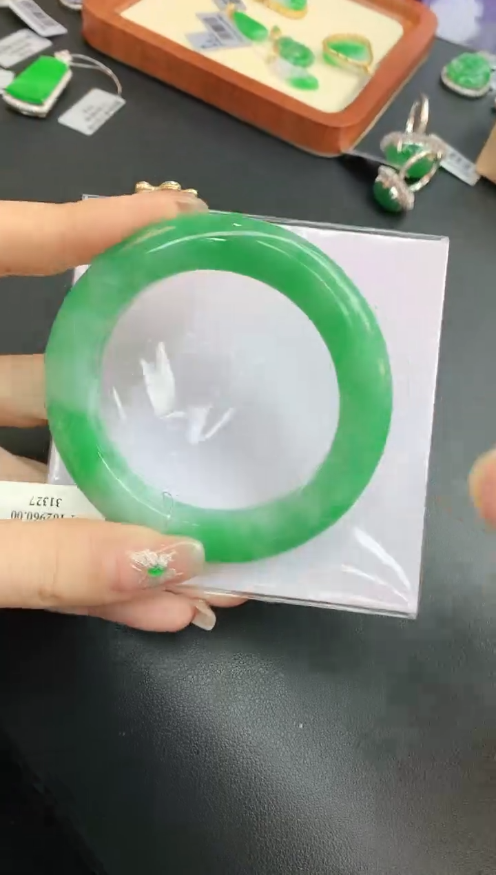 【闪购商品】翡翠手镯未镶嵌赠礼盒证书 珍珍