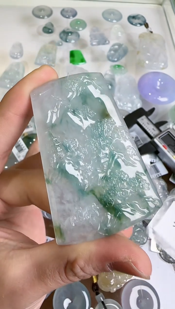 【闪购商品】翡翠吊坠(不含链)未镶嵌··