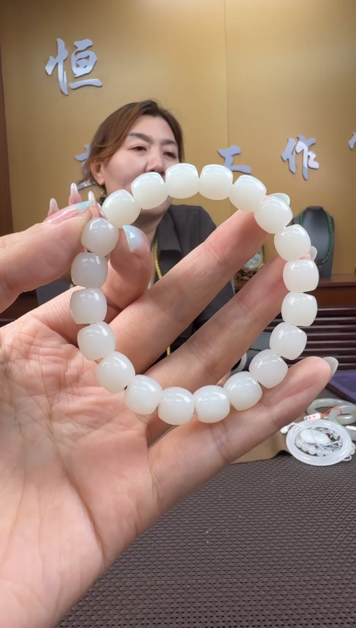 颈饰未镶嵌和田玉手串10mm