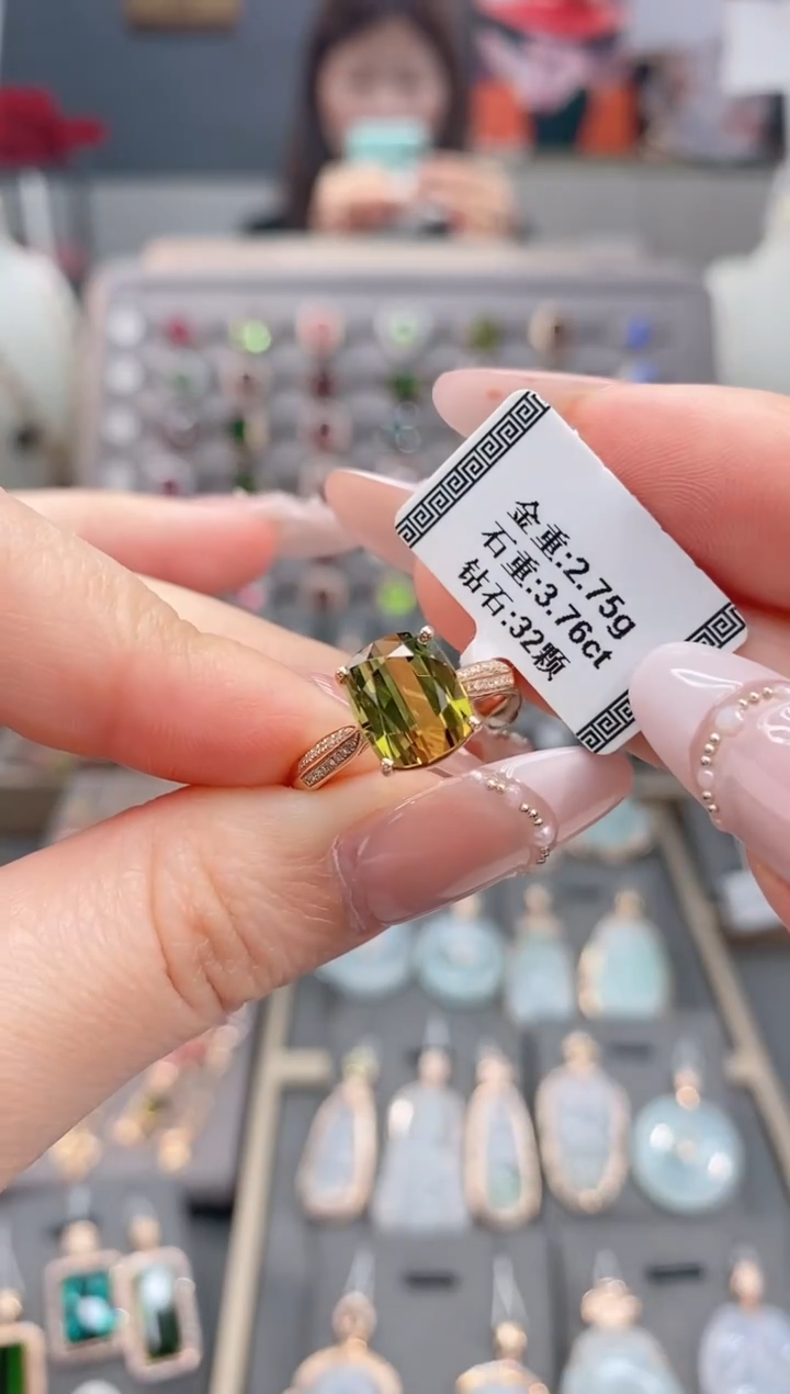 18K金镶嵌戒指碧玺3.76    