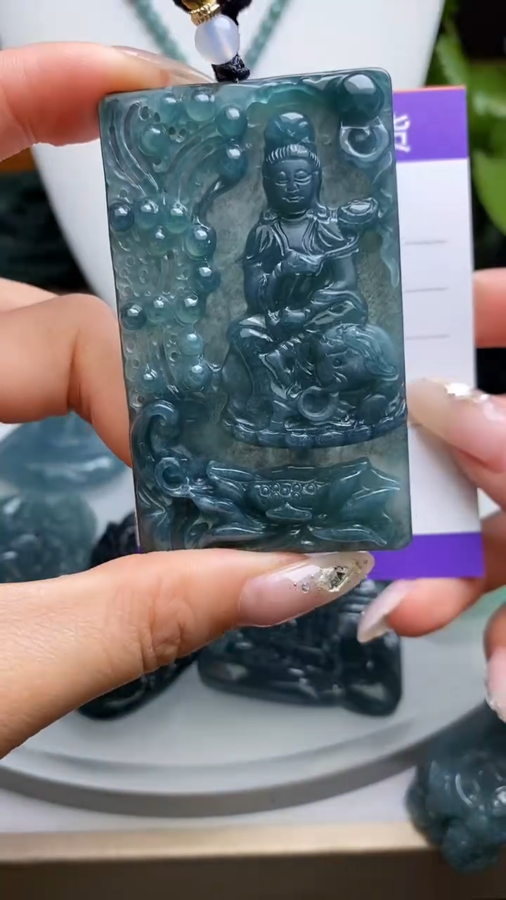 【闪购商品】翡翠未镶嵌颈饰         