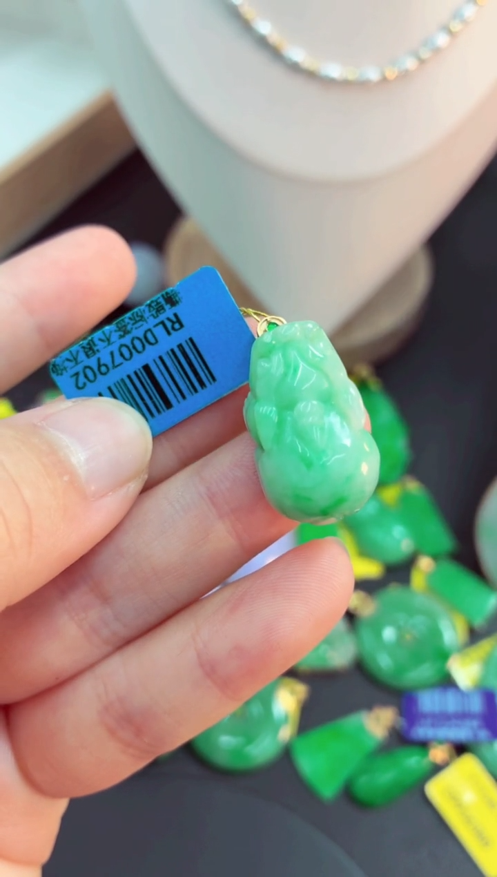 吊坠(不含链)未镶嵌翡翠挂件