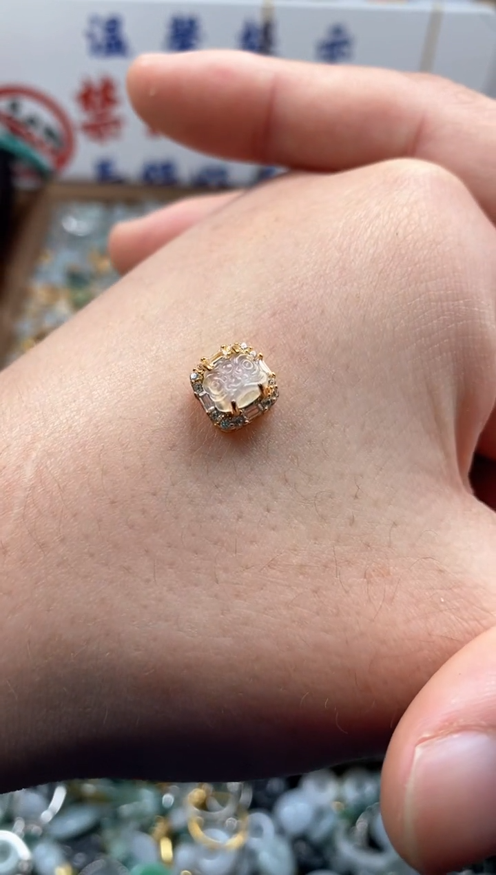 【闪购商品】翡翠颈饰未镶嵌哥哥