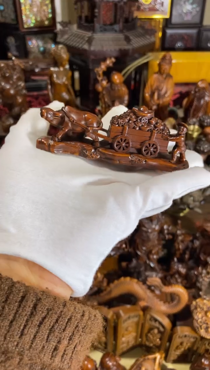 小叶黄杨小件牛拉车