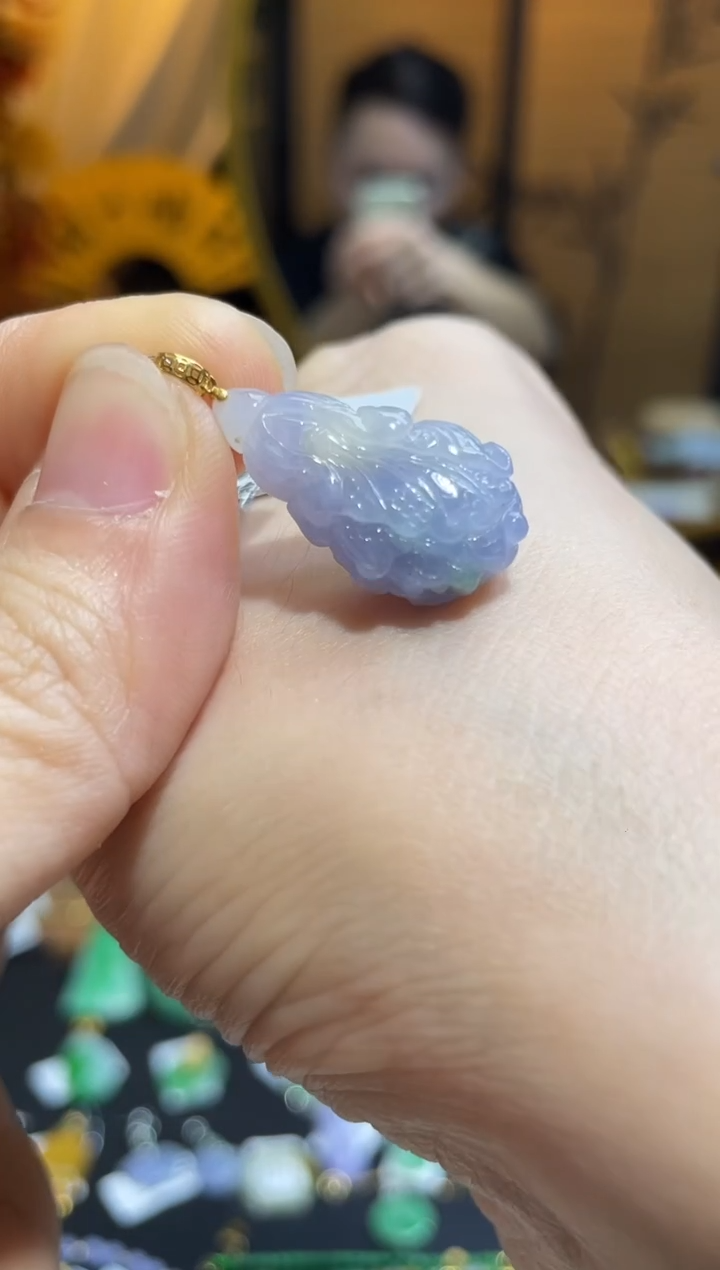 颈饰18K金镶嵌翡翠白菜