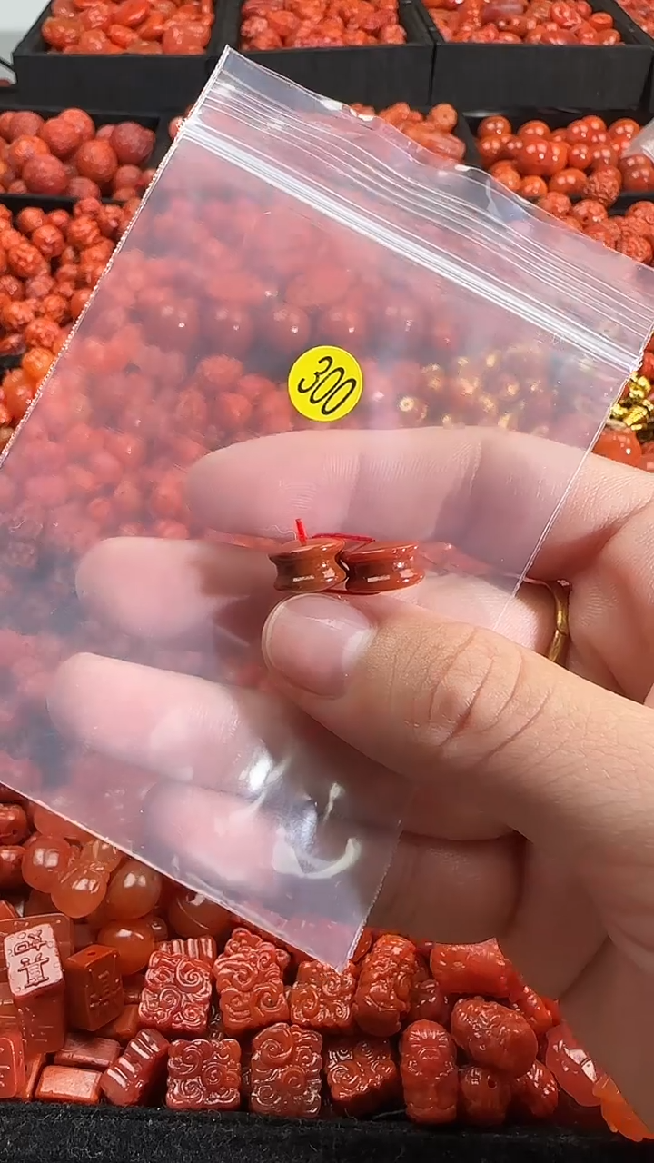 颈饰未镶嵌南红玛瑙1