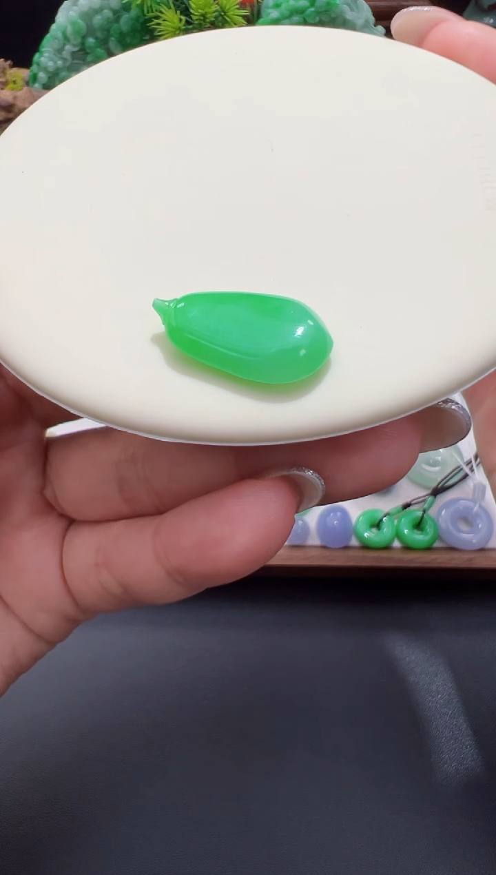 未镶嵌定制翡翠21.8*13*4.8绿瓜