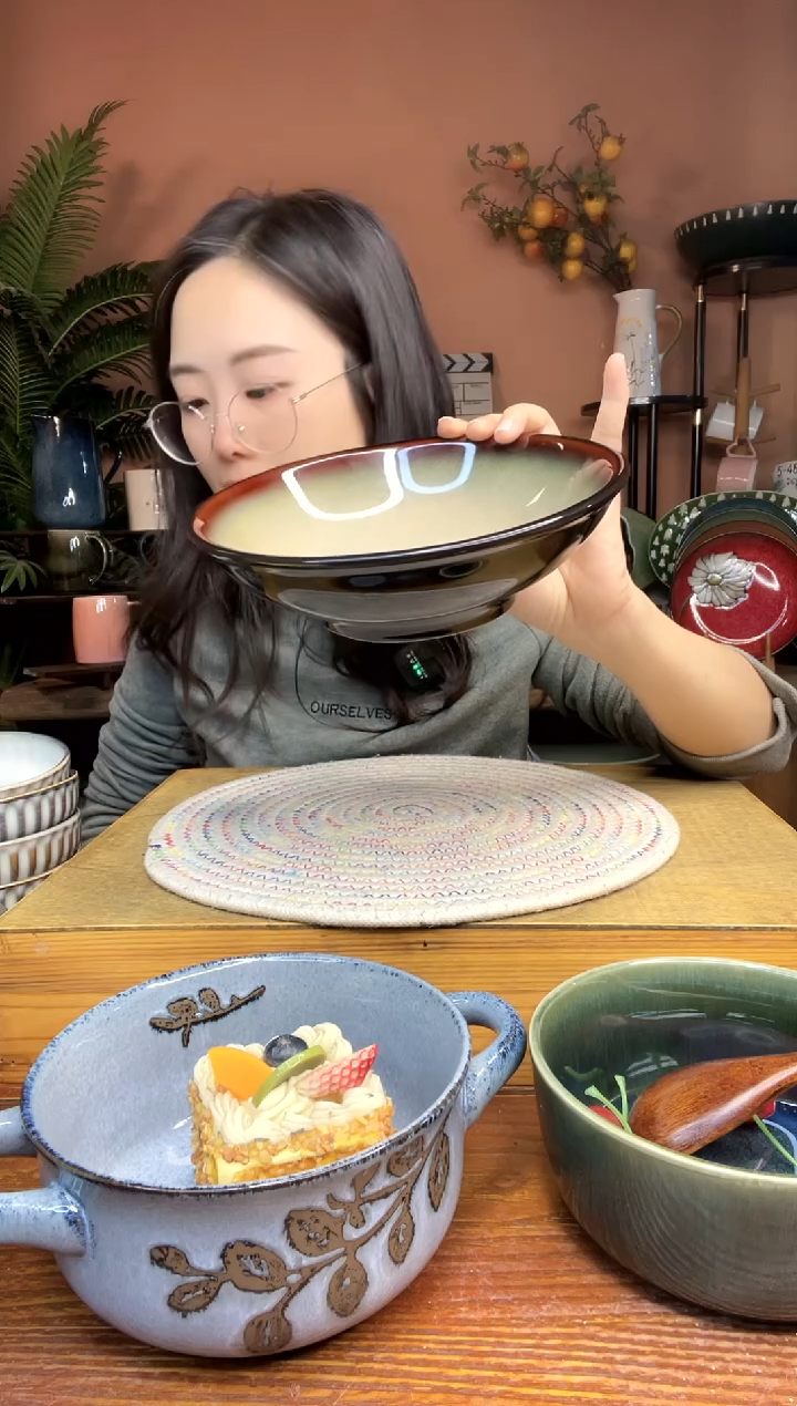 陶瓷7.5英寸渐变色斗笠碗 微瑕疵