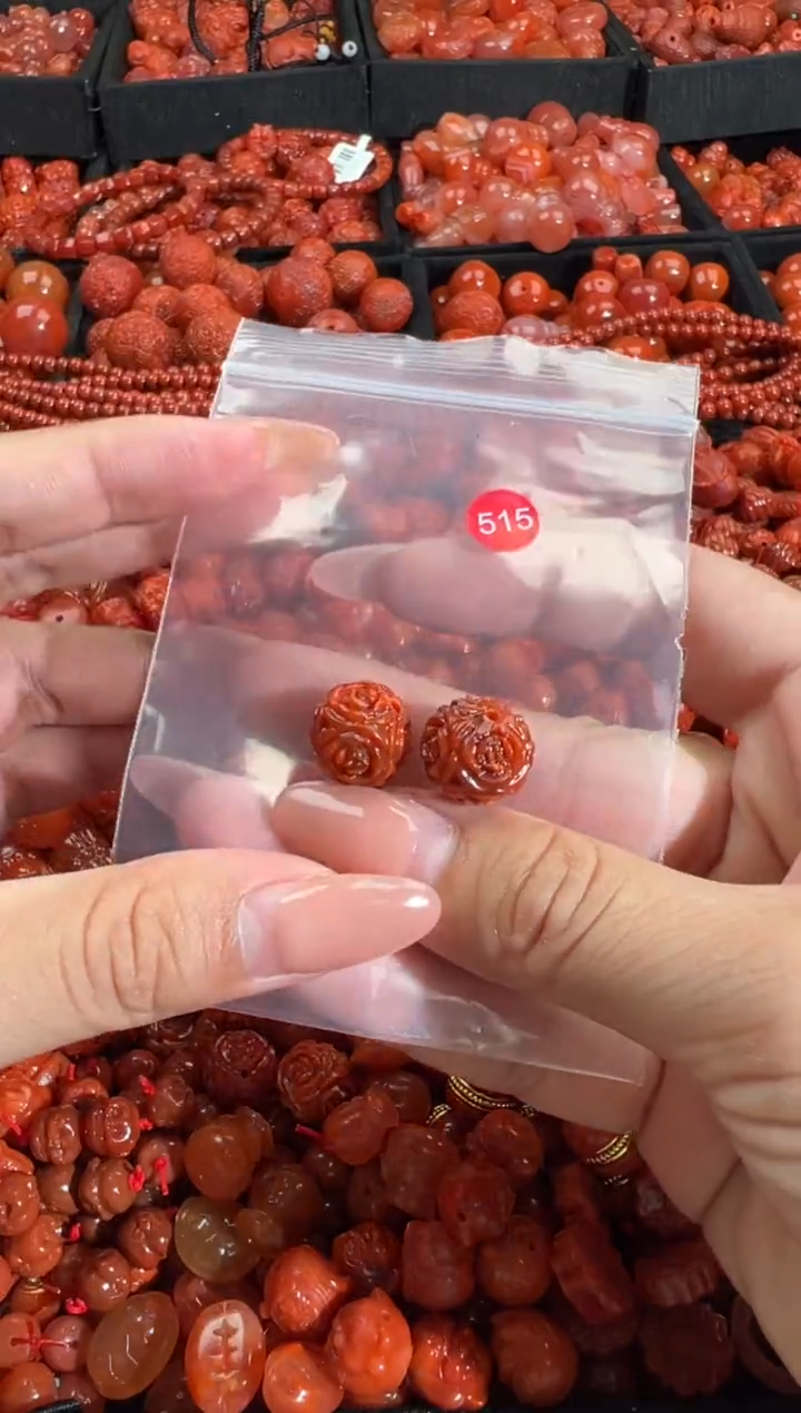 南红玛瑙未镶嵌颈饰1